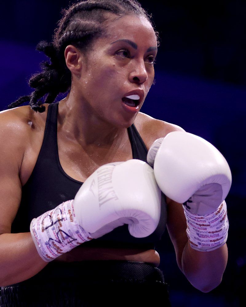 Cecilia Brækhus, gloves up, in the ring
